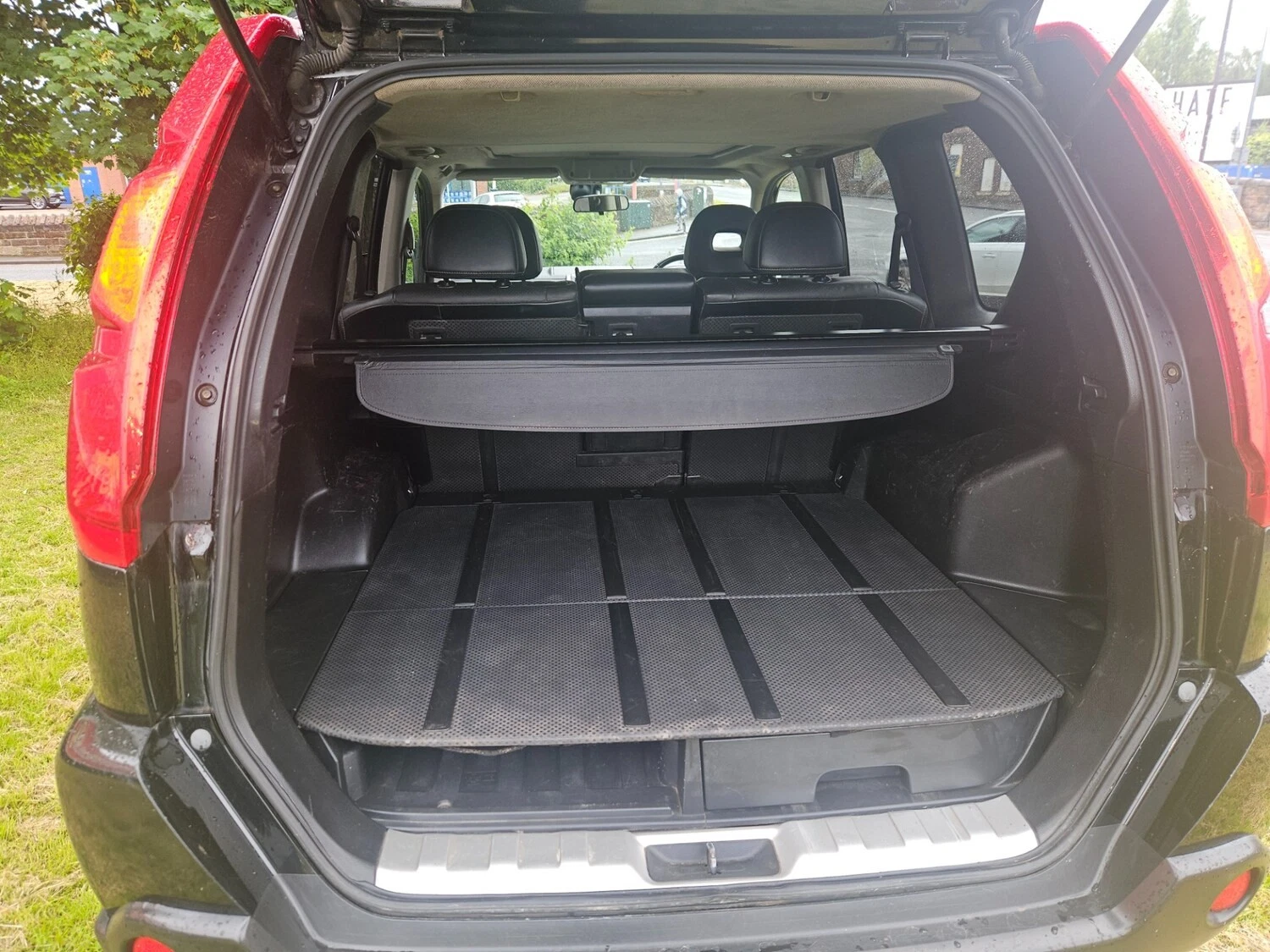 
								Nissan X-Trail 2.0 dCi 173 Tekna 5dr ESTATE Diesel Manual full									